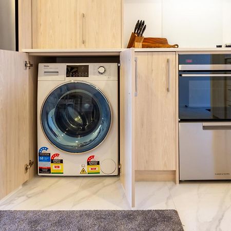 Chic 2-Bed Gem: Trust Arena Proximity - West Akl Appartement Auckland Buitenkant foto