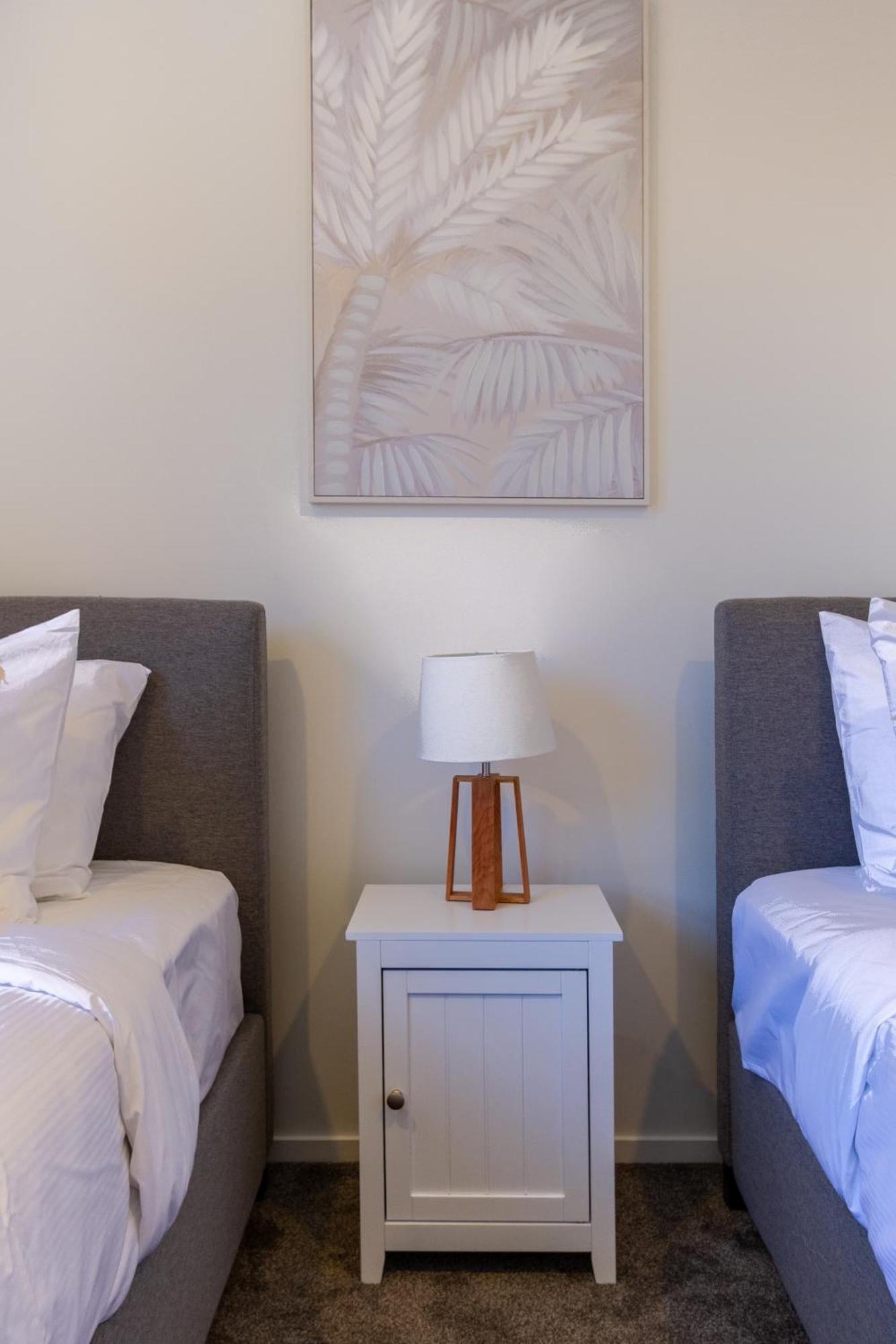 Chic 2-Bed Gem: Trust Arena Proximity - West Akl Appartement Auckland Buitenkant foto