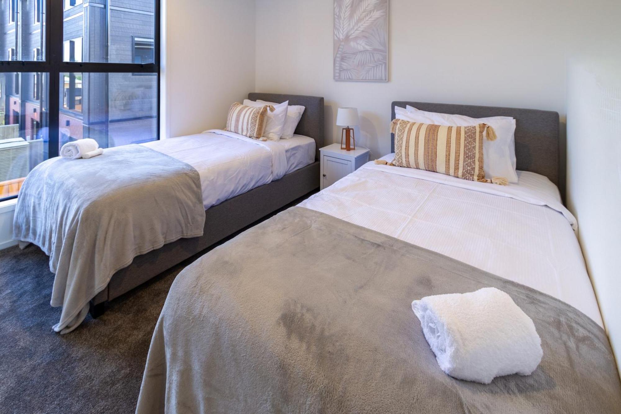 Chic 2-Bed Gem: Trust Arena Proximity - West Akl Appartement Auckland Buitenkant foto