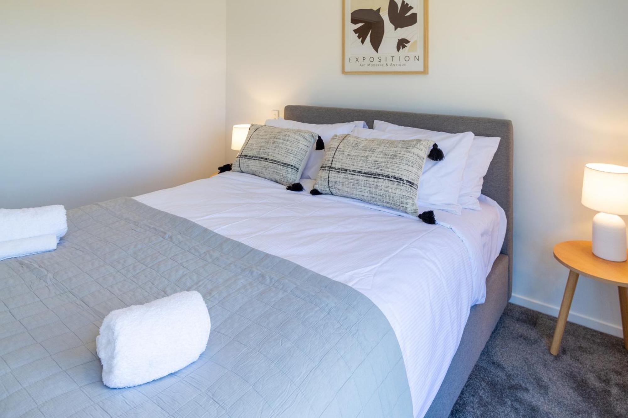 Chic 2-Bed Gem: Trust Arena Proximity - West Akl Appartement Auckland Buitenkant foto